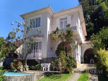 Casa à venda em Mosela, Petrópolis - RJ