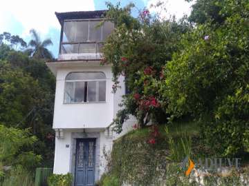 Casa à venda em Valparaíso, Petrópolis - RJ