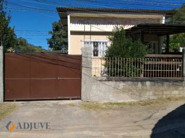 Casa à venda em Carangola, Petrópolis - RJ