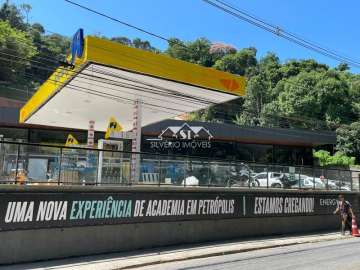 Loja para alugar em Carangola, Petrópolis - RJ