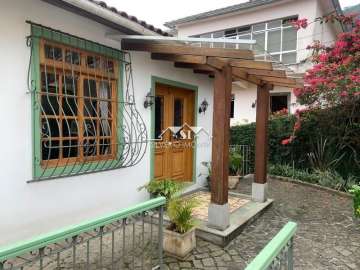 Casa à venda em Mosela, Petrópolis - RJ