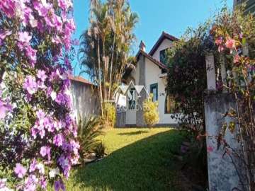 Casa à venda em Mosela, Petrópolis - RJ