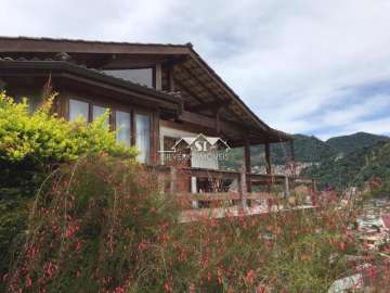 Casa à venda em Mosela, Petrópolis - RJ