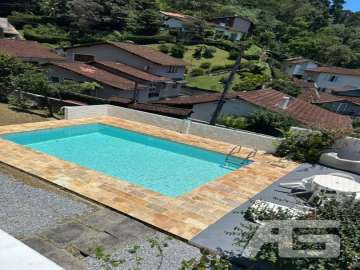 Casa à venda em Mosela, Petrópolis - RJ