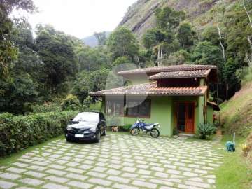 Casa à venda em Araras, Petrópolis - RJ
